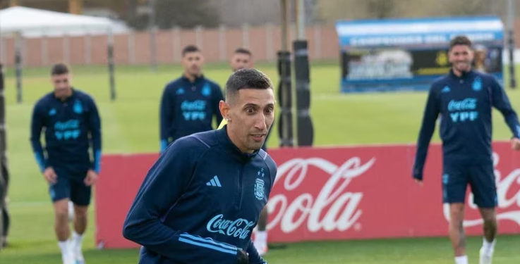 CON UNA SORPRESA Y UNA DUDA: EL EQUIPO DE LA SELECCIÓN ARGENTINA QUE PROBÓ SCALONI PARA EL DEBUT EN LAS ELIMINATORIAS ANTE ECUADOR