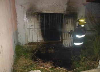 PRINCIPIO DE INCENDIO EN UNA CASA ABANDONADA