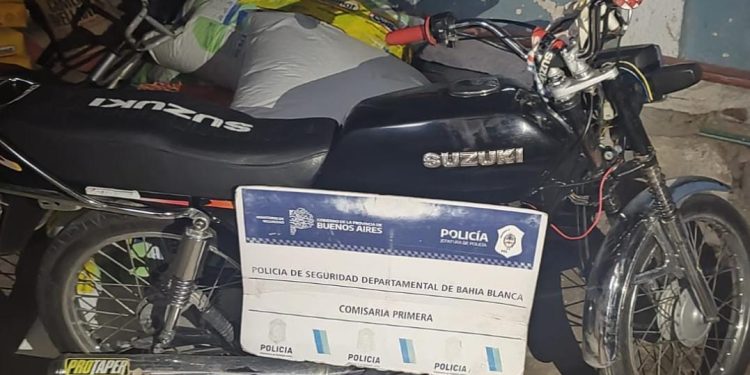 DOS MENORES APREHENDIDOS POR ROBAR UNA MOTO