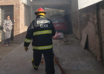 INCENDIO EN UN DEPARTAMENTO DE CHARLONE AL 1100