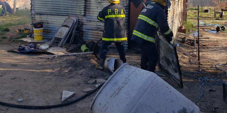 UNA FAMILIA PERDIÓ TODO EN  EL INCENDIO DE SU VIVIENDA
