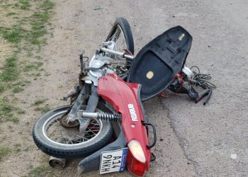 UNA MUJER HOSPITALIZADA EN CÓDIGO ROJO TRAS CHOCAR SU MOTO CONTRA UNA CAMIONETA
