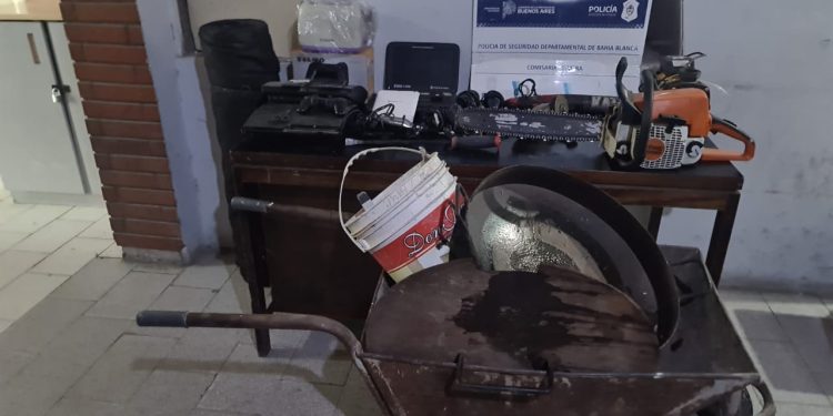 CUATRO PERSONAS APREHENDIDAS POR UNA PELEA VECINAL