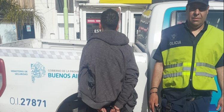 UN HOMBRE APREHENDIDO POR AGREDIR A SU EX PAREJA Y PRENDERLE FUEGO LA CASA