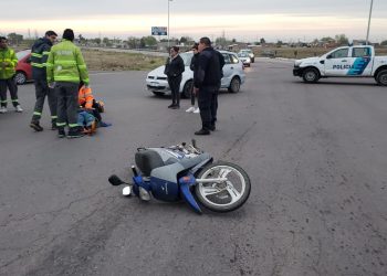 UN MOTOCICLISTA HOSPITALIZADO TRAS IMPACTAR CONTRA UN AUTO