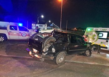 UN CAMIÓN IMPACTÓ A UNA CAMIONETA CUANDO INGRESABA EN LA RUTA
