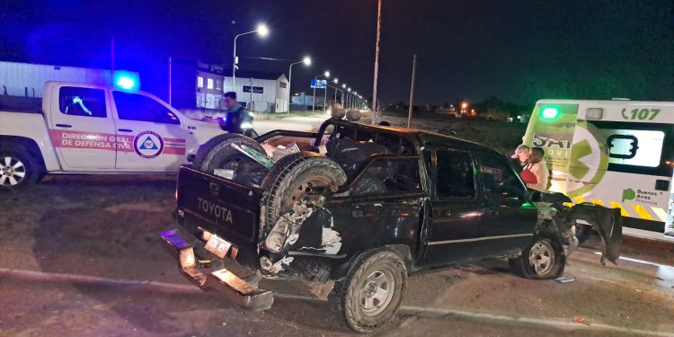 UN CAMIÓN IMPACTÓ A UNA CAMIONETA CUANDO INGRESABA EN LA RUTA