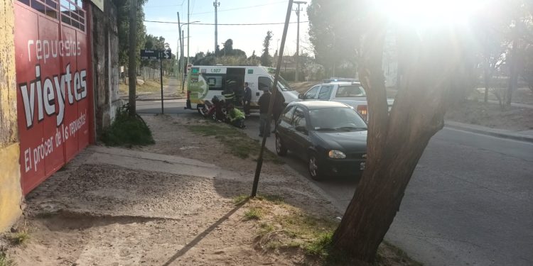 FUERTE ACCIDENTE ENTRE UN AUTO Y UNA BICICLETA