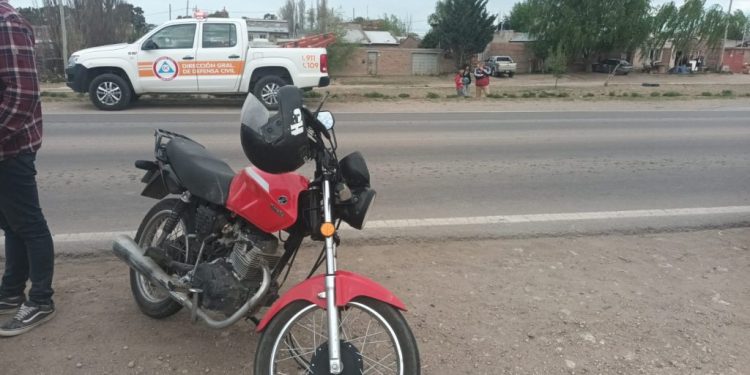 PERDIÓ EL CONTROL DE SU MOTO Y CAYÓ AL ASFALTO