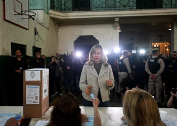 BREGMAN FUE LA PRIMERA CANDIDATA PRESIDENCIAL EN EMITIR SU VOTO