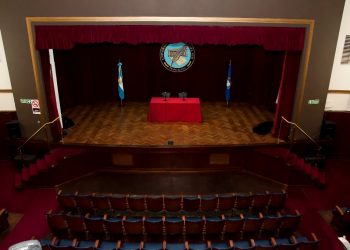 VÉLEZ: «CON ESTE PROYECTO BUSCAMOS QUE SE INSTITUCIONALICE EL DEBATE DE CANDIDATOS A INTENDENTES»