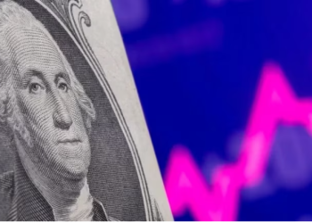 JORNADA FINANCIERA: EL DÓLAR LIBRE SUBIÓ UN 7% Y CERRÓ EN UN RÉCORD DE 945 PESOS