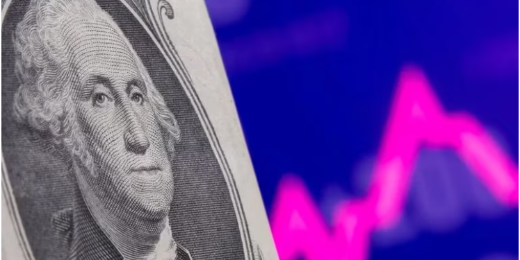 JORNADA FINANCIERA: EL DÓLAR LIBRE SUBIÓ UN 7% Y CERRÓ EN UN RÉCORD DE 945 PESOS