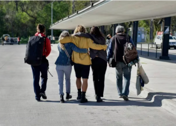 EL PRIMER GRUPO DE 244 ARGENTINOS EVACUADOS DE ISRAEL PARA ESCAPAR DEL HORROR DE HAMAS ARRIBÓ AL PAÍS