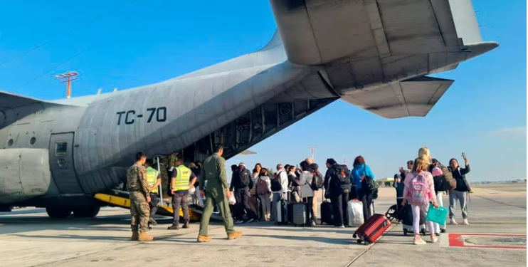 HOY COMENZARÁ EL TRASLADO A ROMA DE LOS ARGENTINOS MENORES DE EDAD QUE BUSCAN SALIR DE ISRAEL