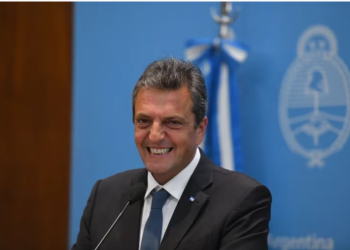 EL MINISTRO DE ECONOMÍA ANALIZA MEDIDAS PARA FRENAR LA CAÍDA DE LOS BONOS DE LA DEUDA