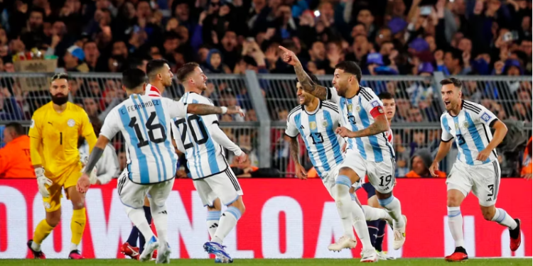 CON EL REGRESO DE LIONEL MESSI, ARGENTINA DERROTÓ 1-0 A PARAGUAY Y SIGUE IMBATIBLE EN LAS ELIMINATORIAS
