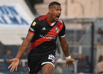 RIVER DERROTÓ 2-1 A GIMNASIA EN LA PLATA Y SE CONSOLIDA EN LA CIMA DE SU GRUPO EN LA COPA DE LA LIGA