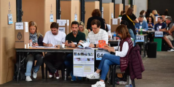 A DOS HORAS DE TERMINADA LA VOTACIÓN, SE ESCRUTÓ EL 35% DE LAS MESAS