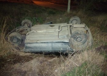 UN AUTO VOLCÓ EN EL CAMINO A LA CARRINDANGA