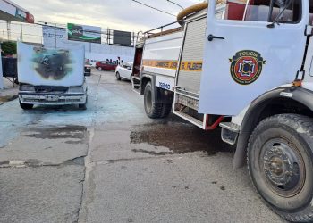 OTRO AUTO SE PRENDIÓ FUEGO EN LA VÍA PÚBLICA