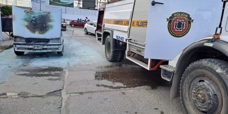 OTRO AUTO SE PRENDIÓ FUEGO EN LA VÍA PÚBLICA