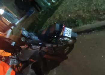 UN MOTOCICLISTA SE CAYÓ POR ESQUIVAR A OTRO VEHÍCULO