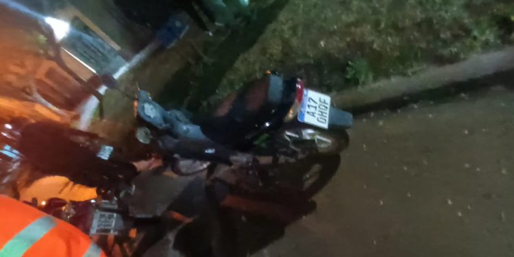 UN MOTOCICLISTA SE CAYÓ POR ESQUIVAR A OTRO VEHÍCULO