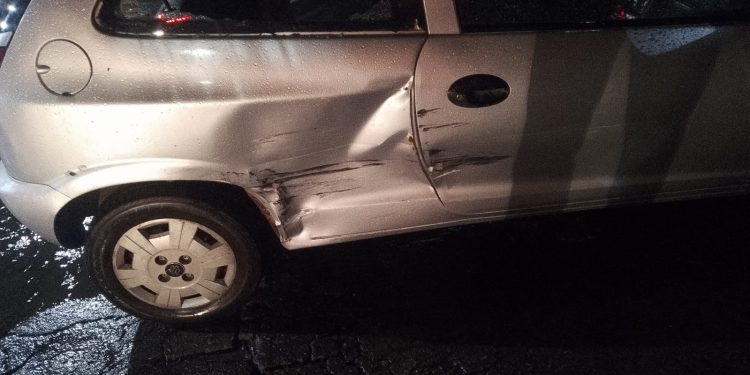 TOTALMENTE BORRACHO IMPACTÓ CONTRA OTRO AUTO