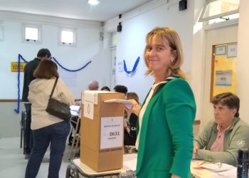 VOTÓ GONARD: «ESTOY MUY CONTENTA POR EJERCER 40 AÑOS DE DEMOCRACIA»