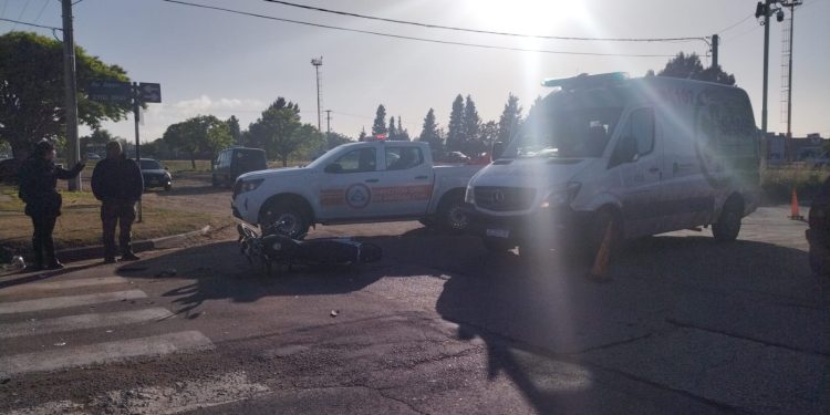 UN MOTOCICLISTA HOSPITALIZADO TRAS IMPACTAR CONTRA OTRO VEHÍCULO