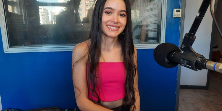 LA ARTISTA BAHIENSE LUCHI DAVIT PRESENTÓ SU PRIMER TEMA «EN SECRETO»