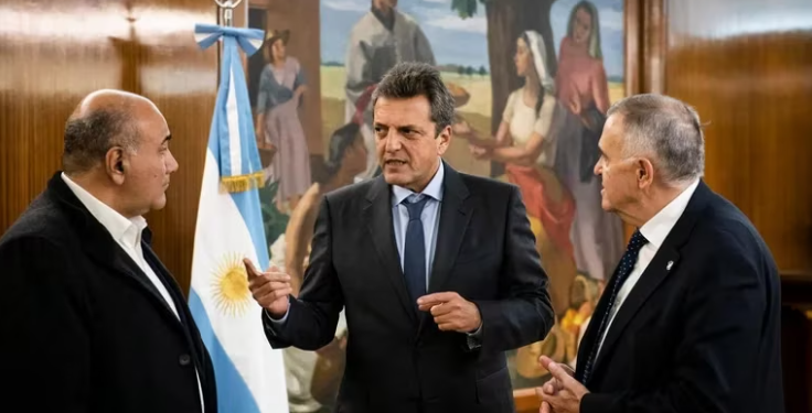 MASSA INTIMÓ A LAS PETROLERAS