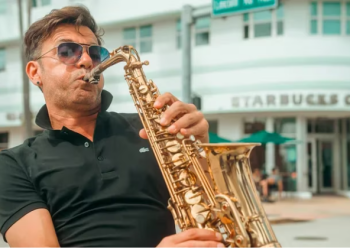 MARTÍN BOSSI CONQUISTÓ AL PÚBLICO EN MIAMI Y TUVO QUE AGREGAR NUEVAS FUNCIONES