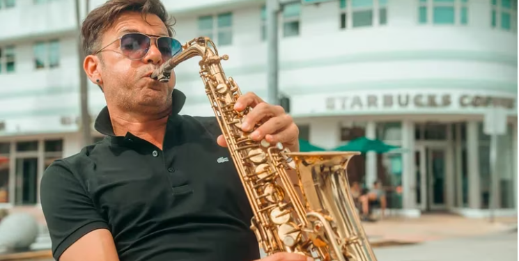 MARTÍN BOSSI CONQUISTÓ AL PÚBLICO EN MIAMI Y TUVO QUE AGREGAR NUEVAS FUNCIONES