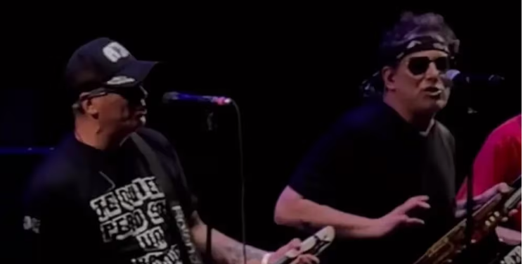 EL EMOTIVO MOMENTO DE ANDRÉS CALAMARO JUNTO A PABLO LESCANO