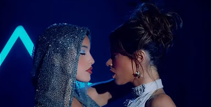 EMILIA MERNES DIO UN ANTICIPO DE SU NUEVO VIDEOCLIP QUE INCLUYE UN APASIONADO BESO CON TINI STOESSEL