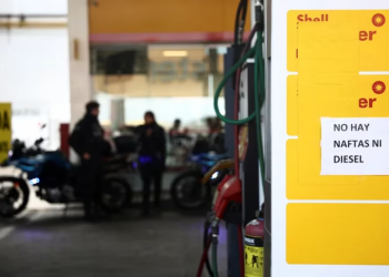 MASSA BUSCARÁ QUE LOS COMBUSTIBLES AUMENTEN SOLO ALREDEDOR DEL 5% Y PROMETIÓ EN LA UIA ORDENAR LAS IMPORTACIONES EN 90 DÍAS