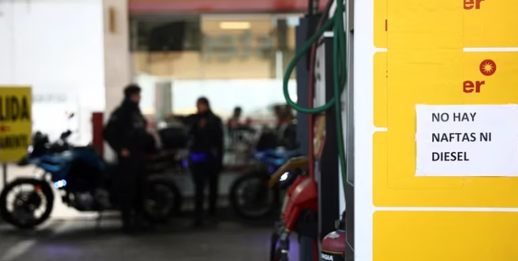 MASSA BUSCARÁ QUE LOS COMBUSTIBLES AUMENTEN SOLO ALREDEDOR DEL 5% Y PROMETIÓ EN LA UIA ORDENAR LAS IMPORTACIONES EN 90 DÍAS