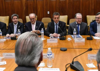 SE AGRAVA LA FALTA DE DÓLARES PARA LA PRODUCCIÓN Y SE ALEJA LA POSIBILIDAD DE UN ACUERDO TRAS EL BALOTAJE