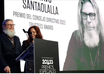 GUSTAVO SANTAOLALLA FUE PREMIADO EN UNA GALA ESPECIAL DE LOS LATIN GRAMMY 2023
