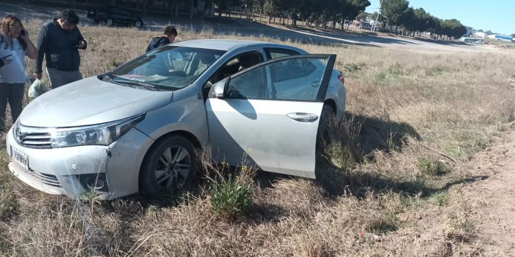 UN HOMBRE SE DESCOMPENSÓ MIENTRAS MANEJABA Y CHOCÓ A UNA MOTO