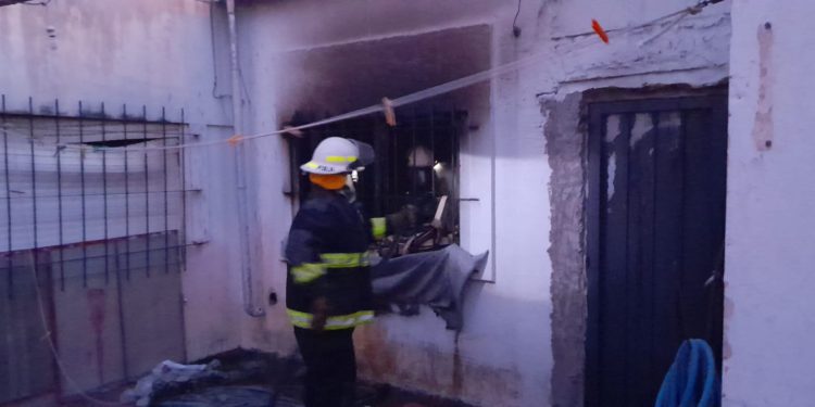 INCENDIO INTENCIONAL EN UNA VIVIENDA DE MATHEU AL 800