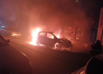 INCENDIO DE DOS AUTOS DURANTE LA MADRUGADA