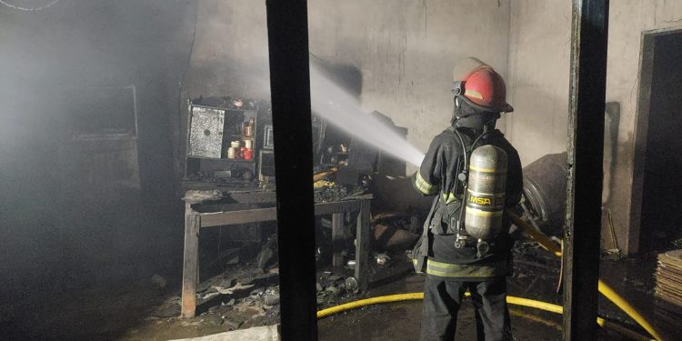 INCENDIO DE UNA VIVIENDA EN FORTÍN VANGUARDIA 320