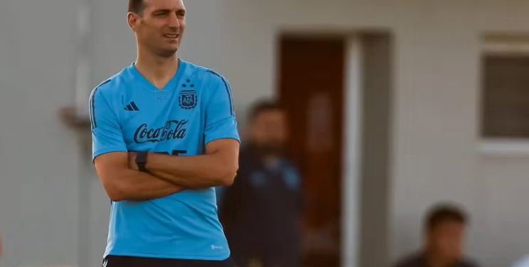LAS DOS DUDAS QUE TIENE LIONEL SCALONI EN LA FORMACIÓN DE ARGENTINA PARA ENFRENTAR A URUGUAY POR ELIMINATORIAS