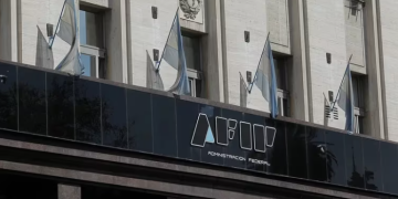 LEY ÓMNIBUS: LANZARÁ UN BLANQUEO, UNA MORATORIA, REDUCIRÁ EL IMPUESTO A LOS BIENES PERSONALES Y SUBIRÁ RETENCIONES