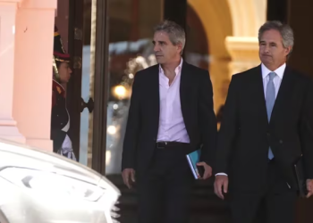 EXPECTATIVA POR LAS MEDIDAS ECONÓMICAS: SE COMUNICARÁN ESTA TARDE Y APUNTAN A LO FISCAL Y LO MONETARIO