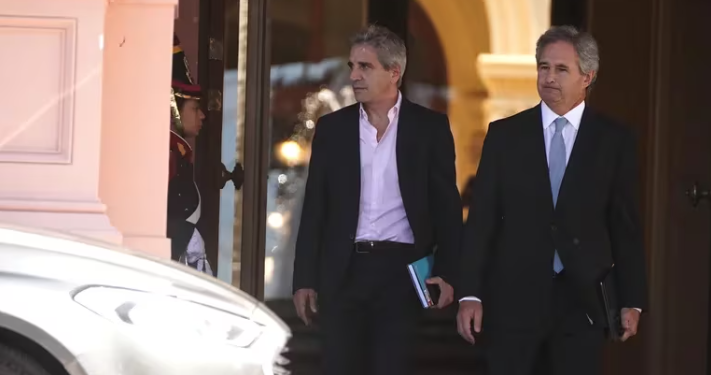 EXPECTATIVA POR LAS MEDIDAS ECONÓMICAS: SE COMUNICARÁN ESTA TARDE Y APUNTAN A LO FISCAL Y LO MONETARIO
