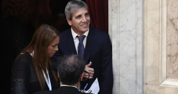 JURÓ LUIS CAPUTO COMO MINISTRO DE ECONOMÍA